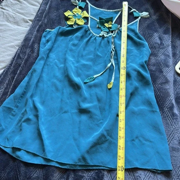 Matty M Women’s 100% silk TOP floral accents racer color Top teal approx size M - Picture 7 of 10